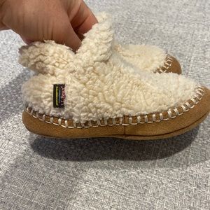 Adorable LLBean fluffy fleece toddler slippers sz 7 UNISEX